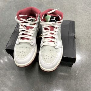 Air Jordan 1 Mid Hare